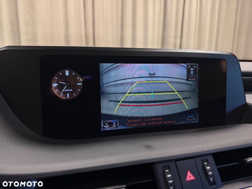 Lexus ES 300h Business Edition - 14