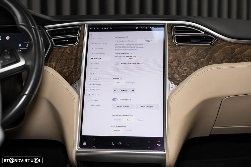 Tesla Model X 90D - 23