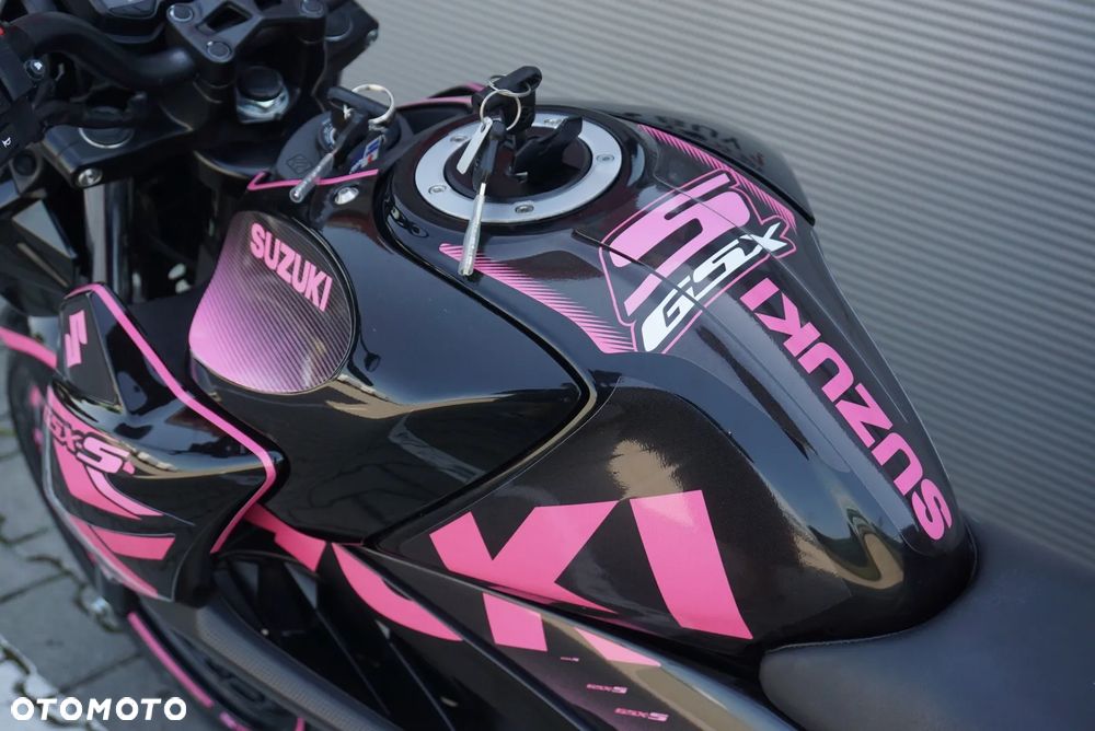 Suzuki GSX - 16