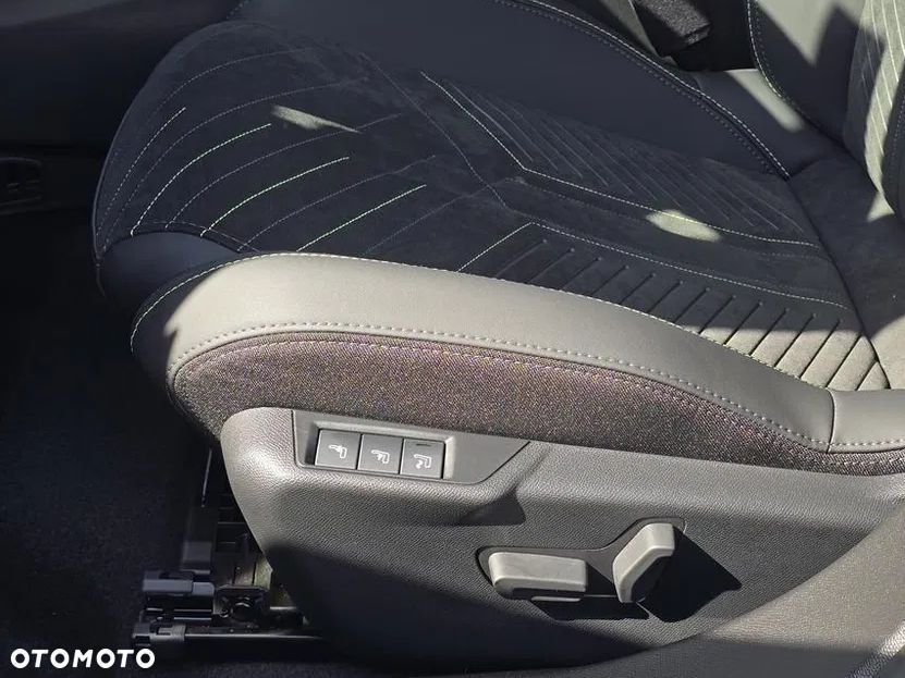 Peugeot 2008 PureTech mHEV GT e-DCS6 - 19