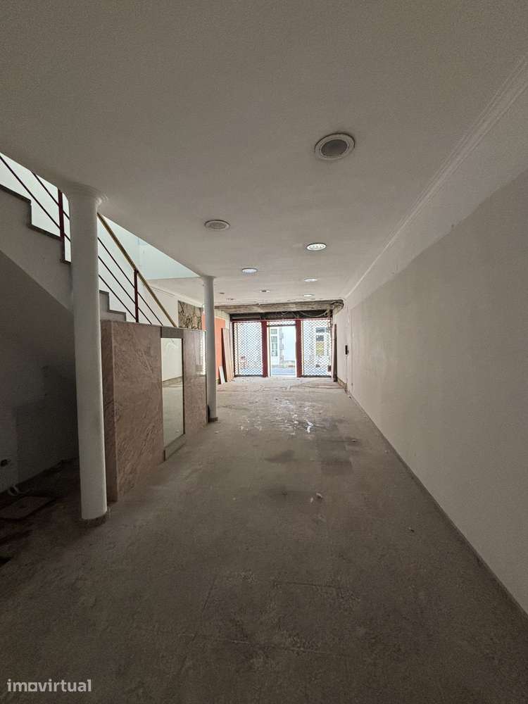 Edifício histórico com 240m² e localização privilegiada - Grande imagem: 4/28