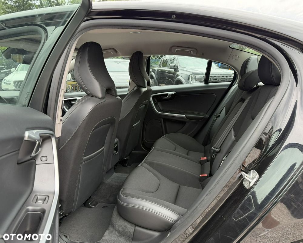 Volvo S60 D3 Drive-E Momentum - 10