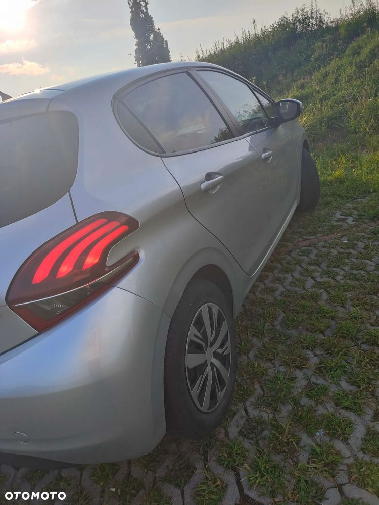 Peugeot 208 - 3