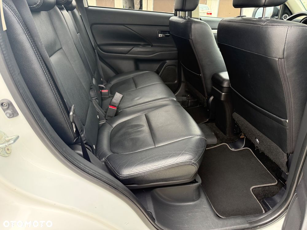 Mitsubishi Outlander 2.0 4WD Top - 20