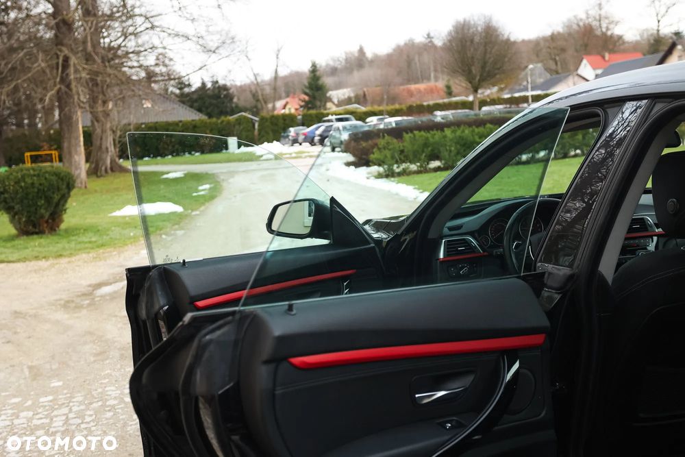 BMW Seria 3 330i Sport Line Sport - 19