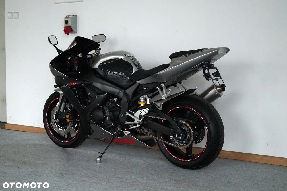 Yamaha R1 - 9