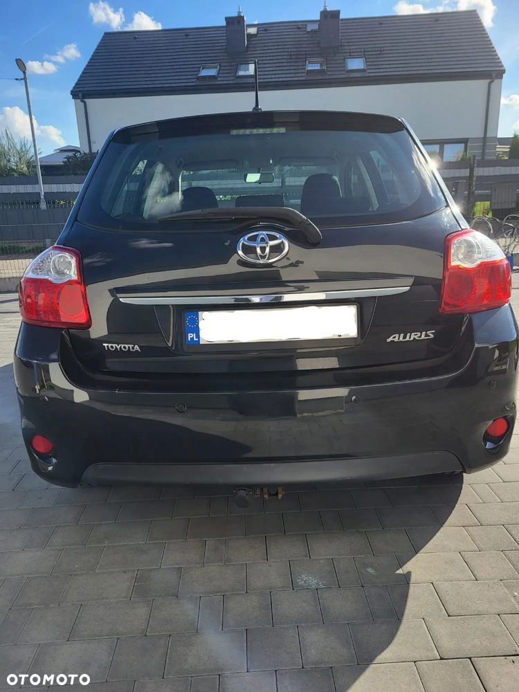 Toyota Auris 2010 photo 3