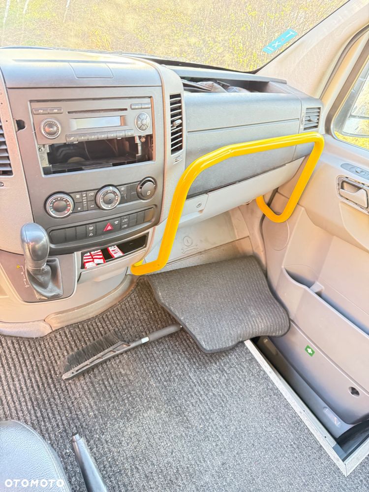 Mercedes-Benz Sprinter - 11