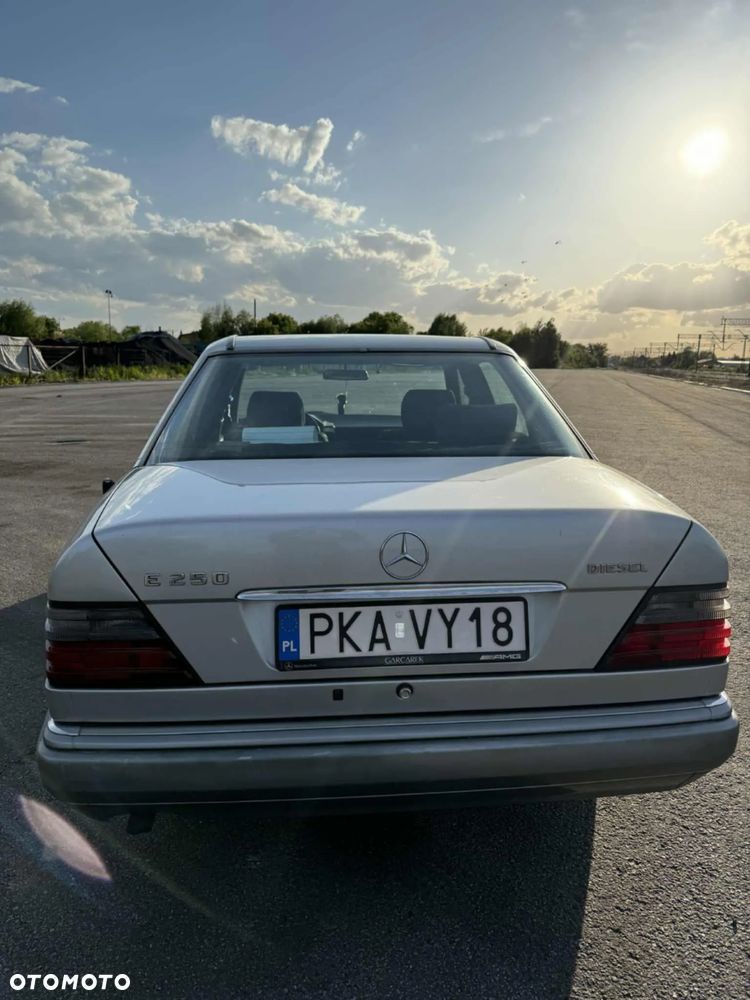 Mercedes-Benz Klasa E 250 D - 6