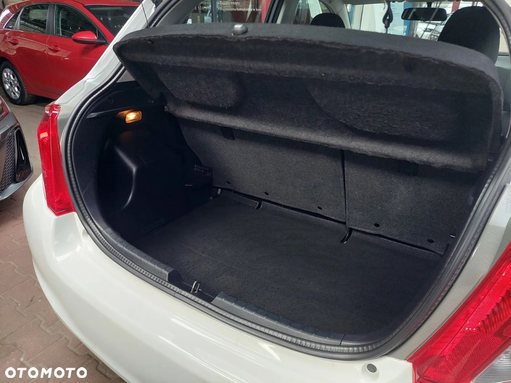 Toyota Yaris - 12