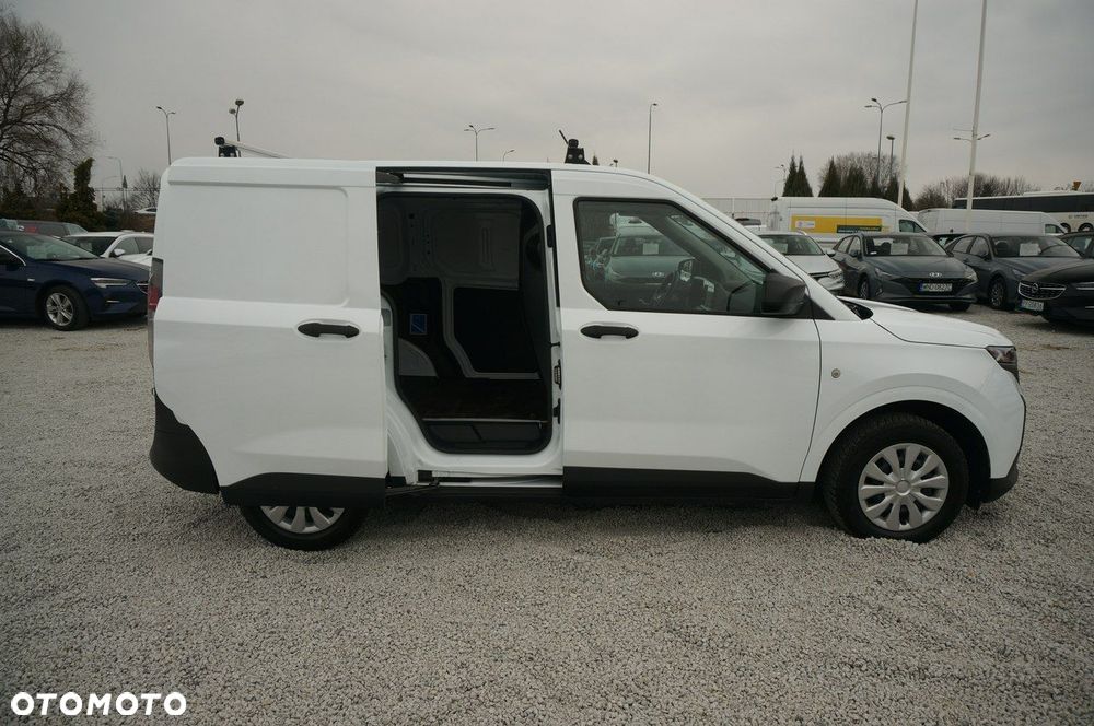 Ford Transit Courier - 23