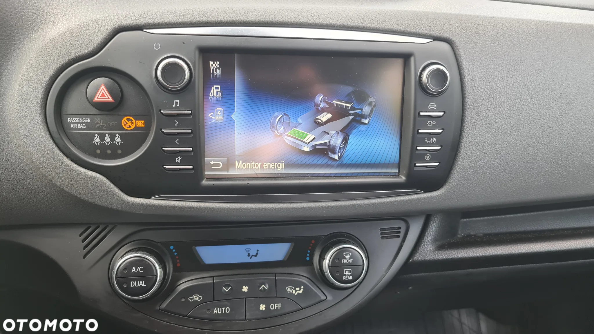 Toyota Yaris Hybrid 100 Dynamic - 6