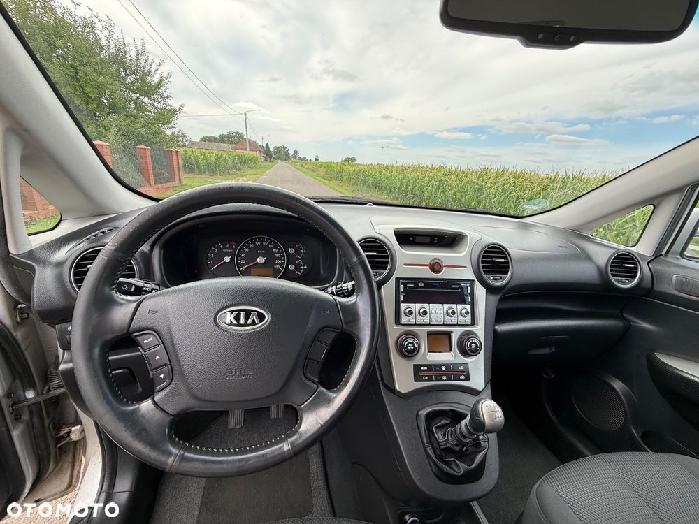 Kia Carens - 11