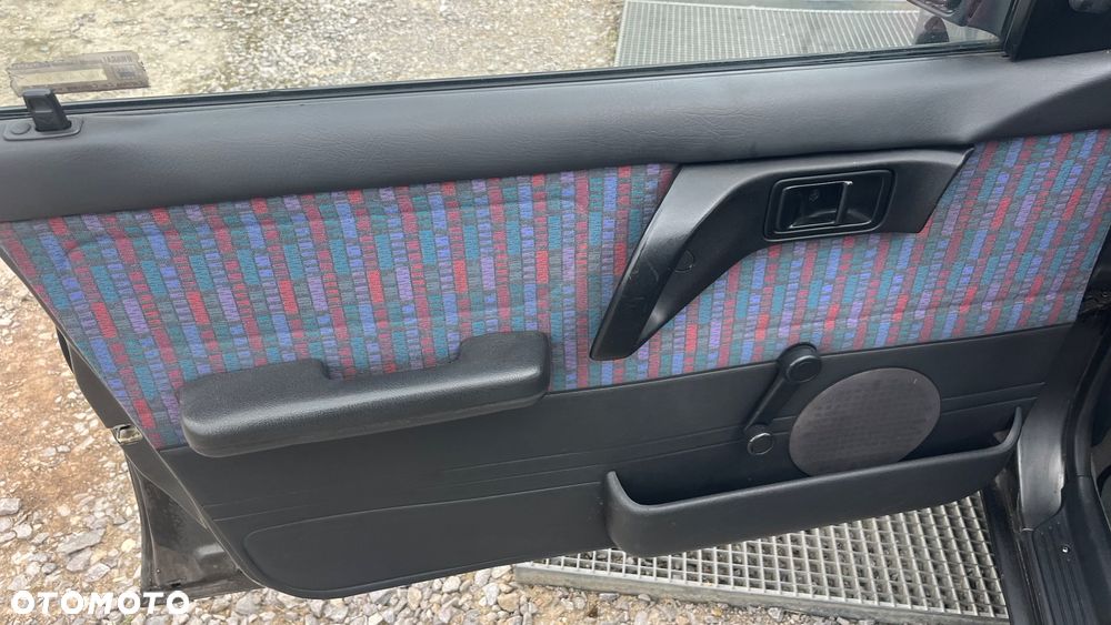 Mazda 323 1.7 D LX - 8