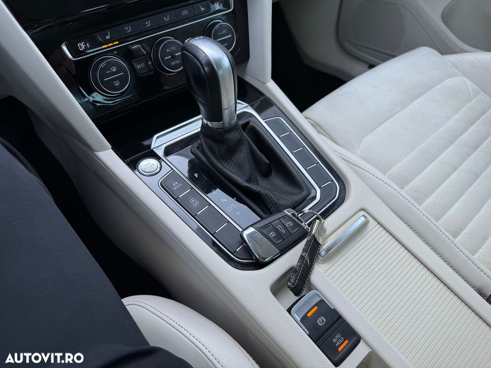 Volkswagen Passat 2.0 TDI DSG Highline - 28