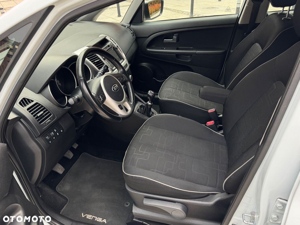 Kia Venga - 10