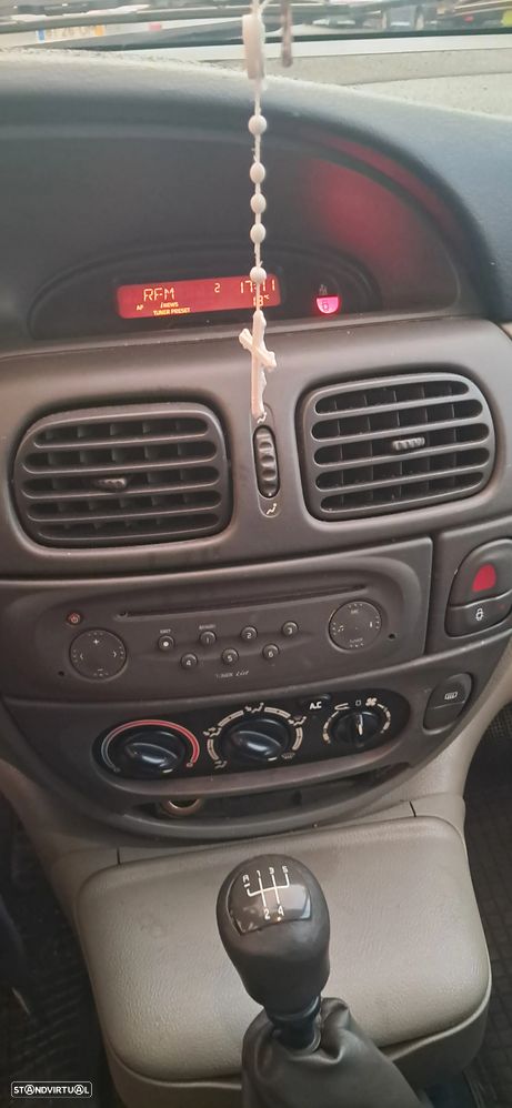 Renault Scénic 1.4 16V RXE AC - 4