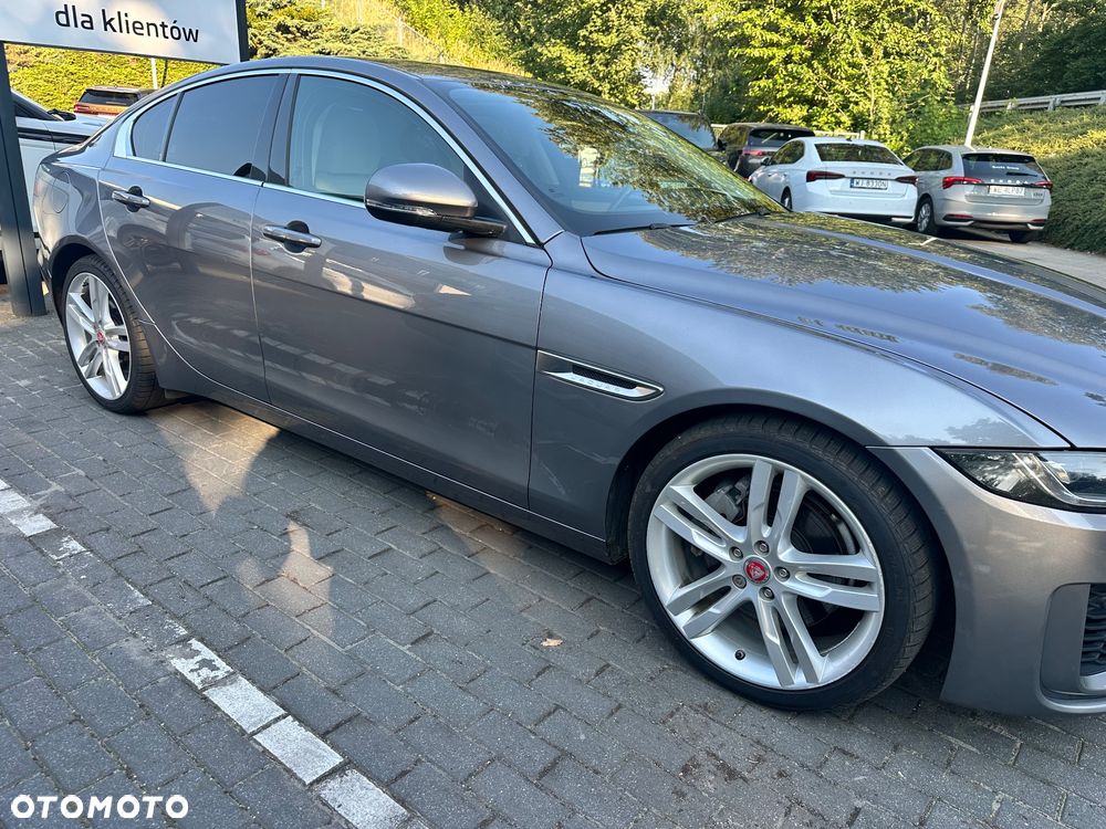 Jaguar XE 2.0 D180 R-Dynamic S - 14