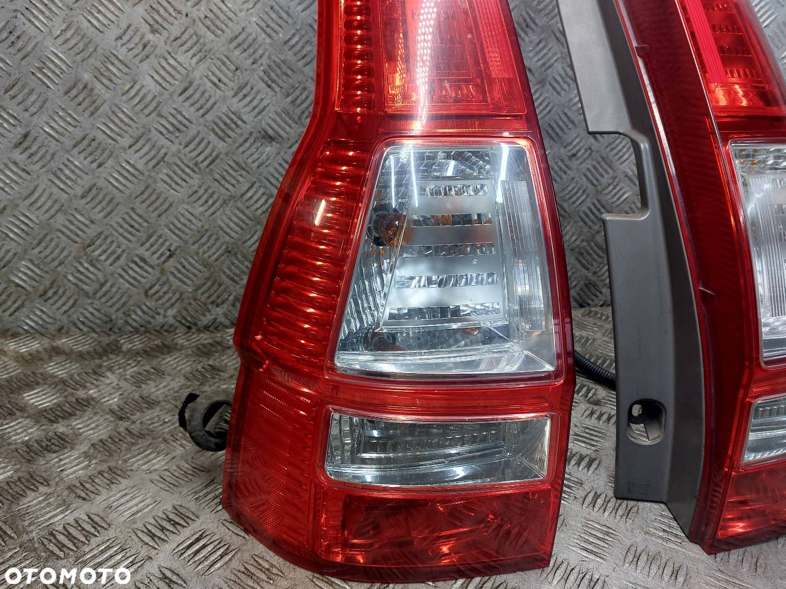 LAMPA LEWY TYŁ + PRAWY TYŁ ANGLIK HONDA CR-V III 3350A-SWW-E011 - 2