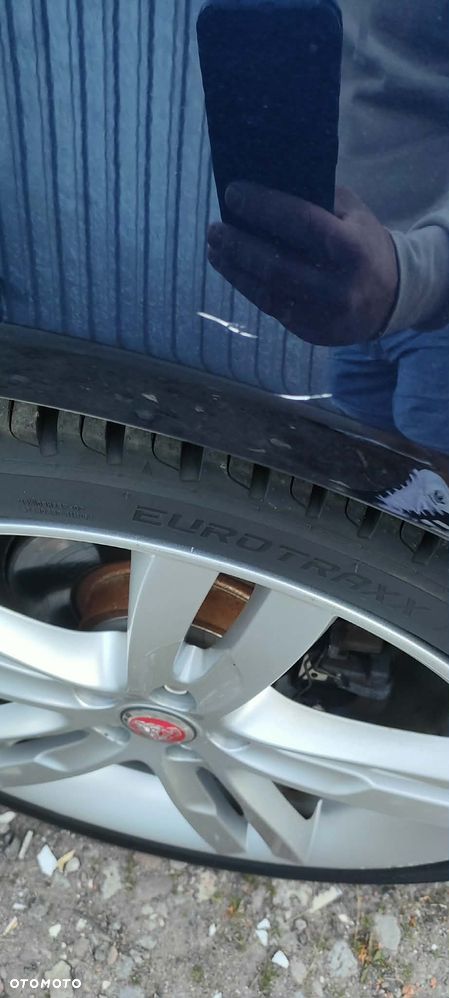 Jaguar XE 20d AWD R-Sport - 4