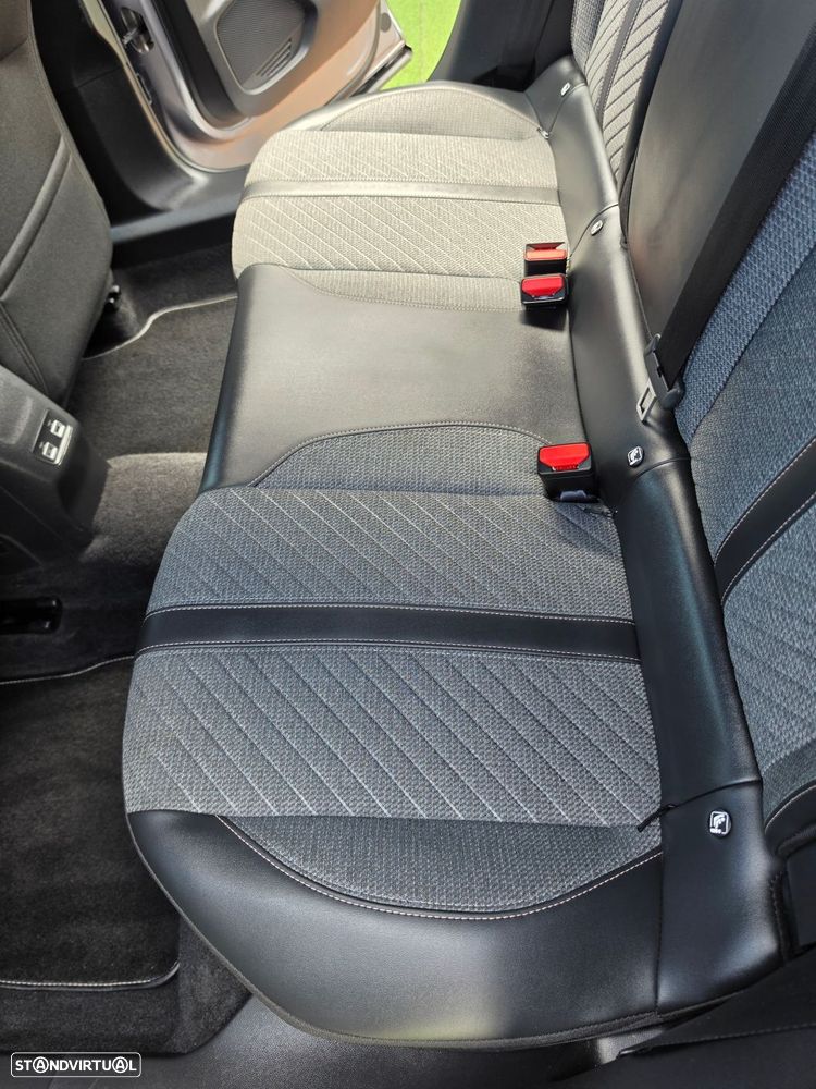 Peugeot 2008 1.2 PureTech Allure — fotografia 34
