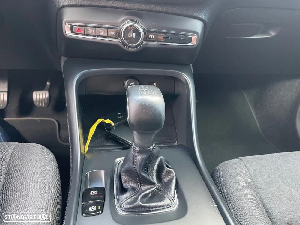 Volvo XC 40 2.0 D3 - 7