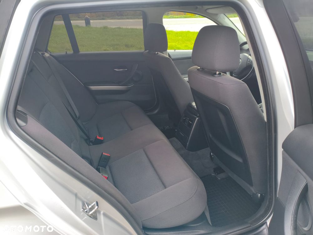 BMW Seria 3 320d DPF - 27