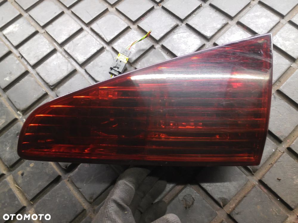 PEUGEOT 607 LAMPA TYŁ TYLNA WERSJA EUROPEJSKA PRAWA CIEMNA DYMIONA - 1