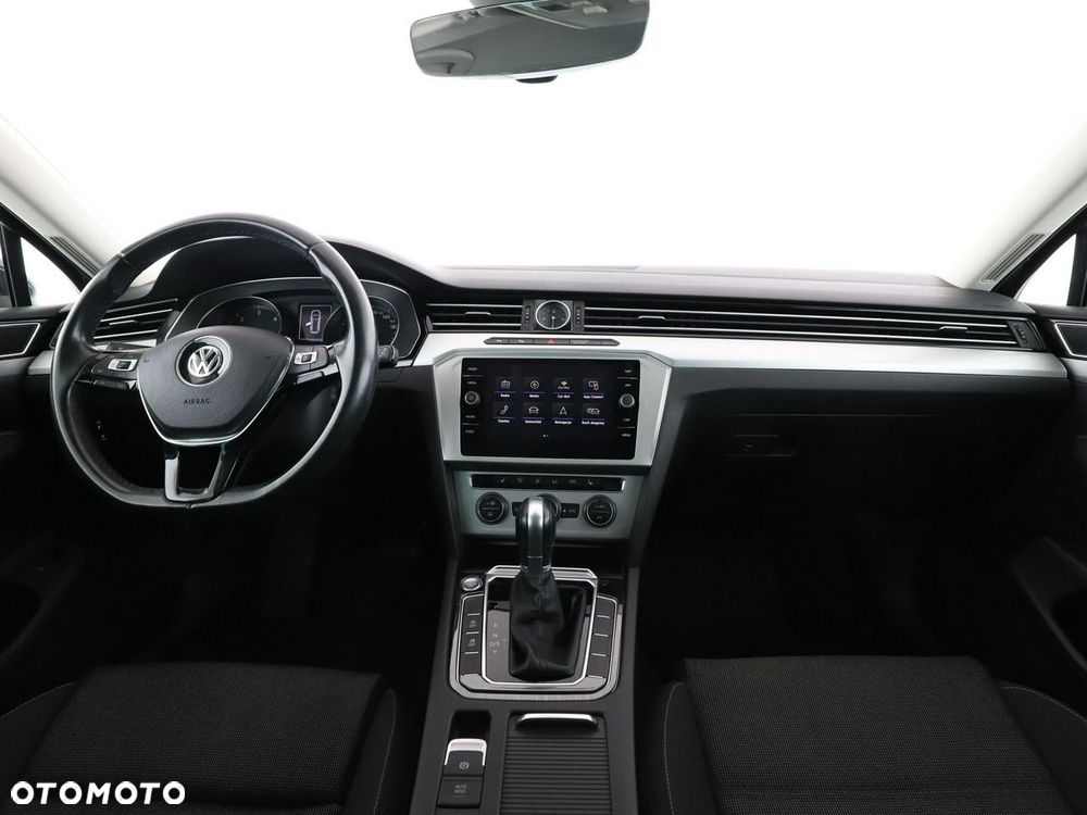 Volkswagen Passat Variant 2.0 TDI SCR DSG (BlueM Tech) Comfortline - 16