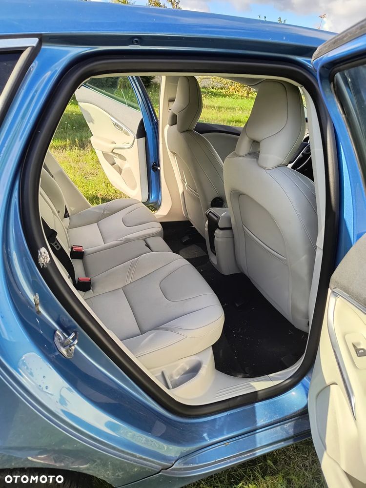 Volvo V40 D4 Momentum - 8