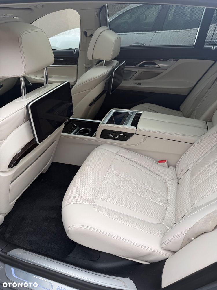 BMW Seria 7 - 29