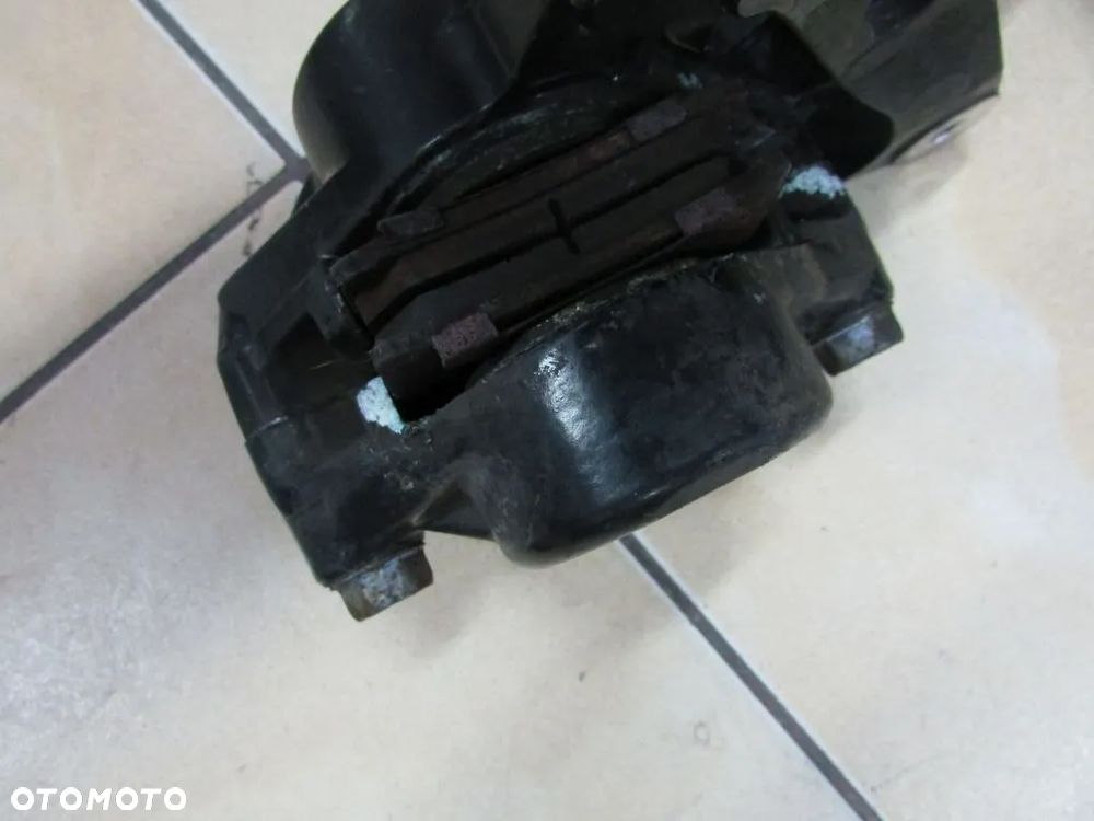 Yamaha YZF 600 THUNDERCAT zacisk hamulca tył klocki - 2