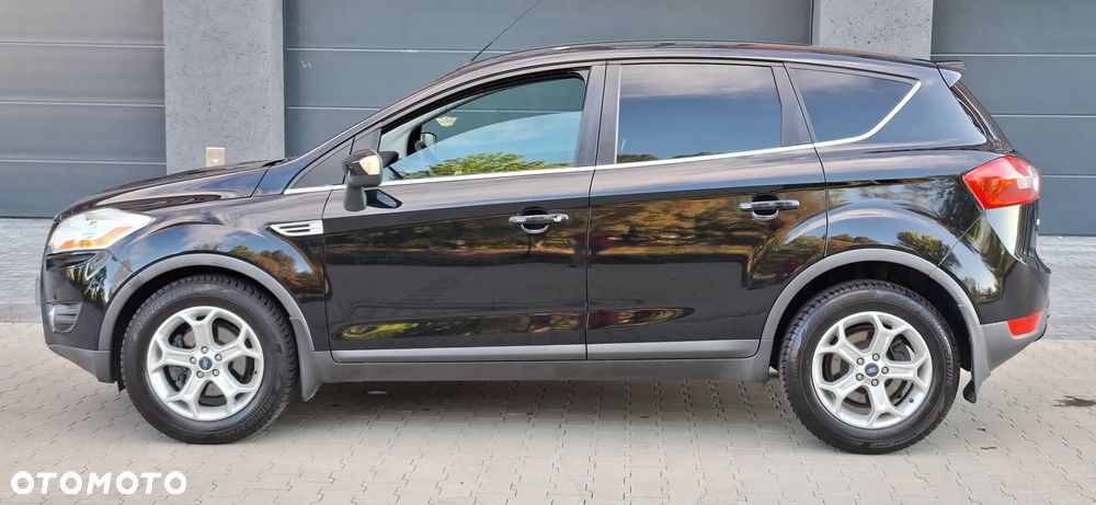 Ford Kuga 2.0 TDCi 2x4 Titanium - 4