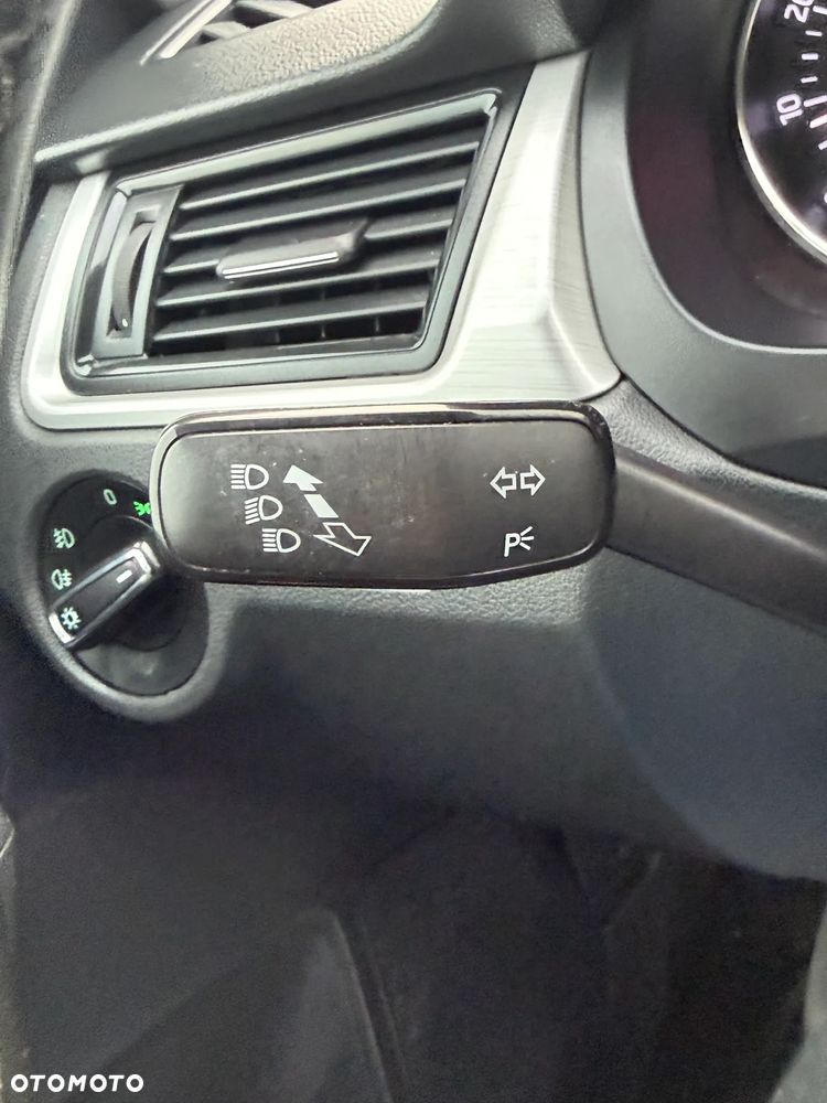 Skoda RAPID Spb 1.2 TSI Style - 30