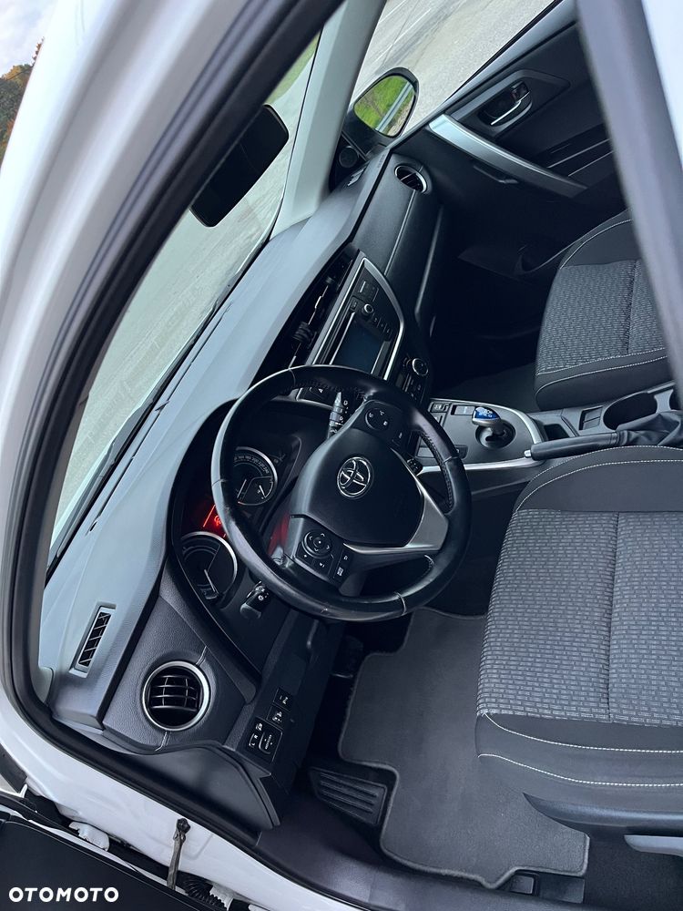 Toyota Auris 1.8 HSD Luna - 14