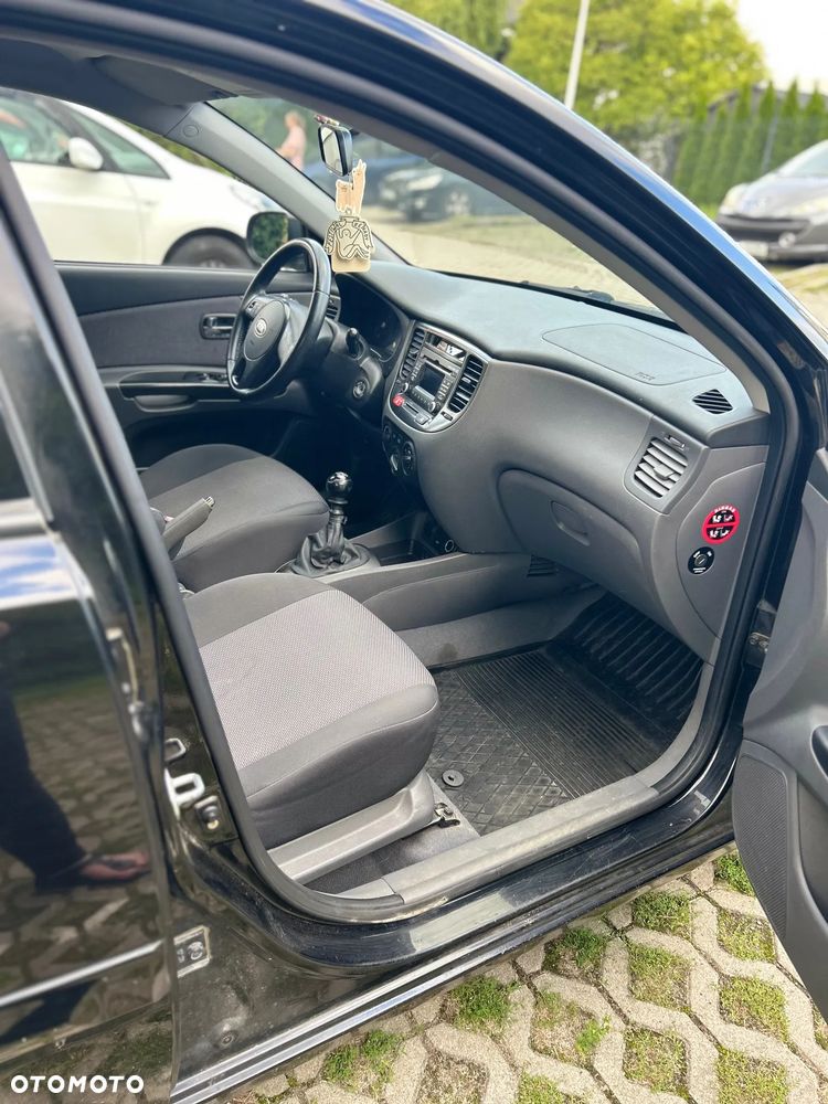 Kia Rio - 8