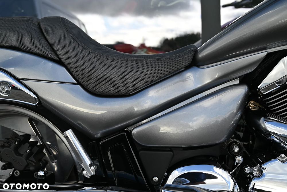 Suzuki Intruder - 24