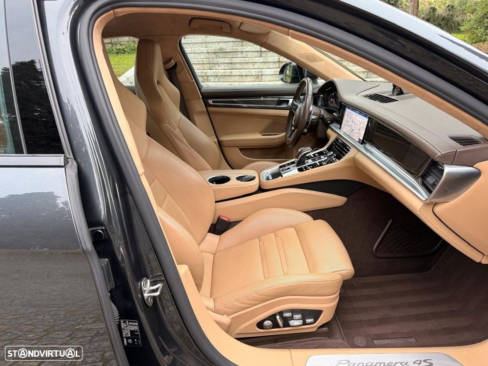 Porsche Panamera 4 S - 13