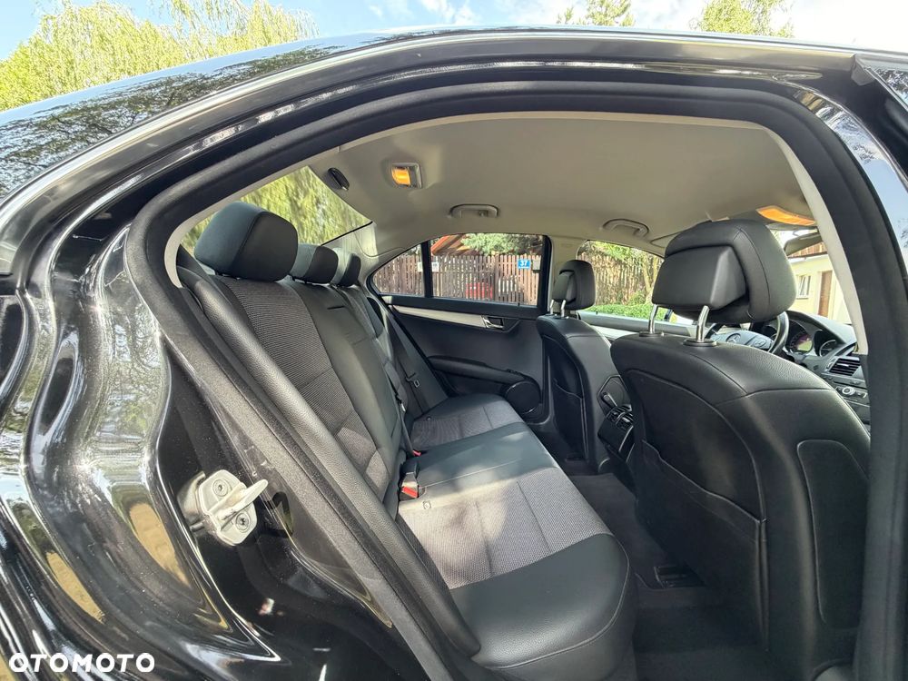 Mercedes-Benz Klasa C 250 CDI DPF 4Matic 7G-TRONIC BlueEFFICIENCY Avantgarde - 29
