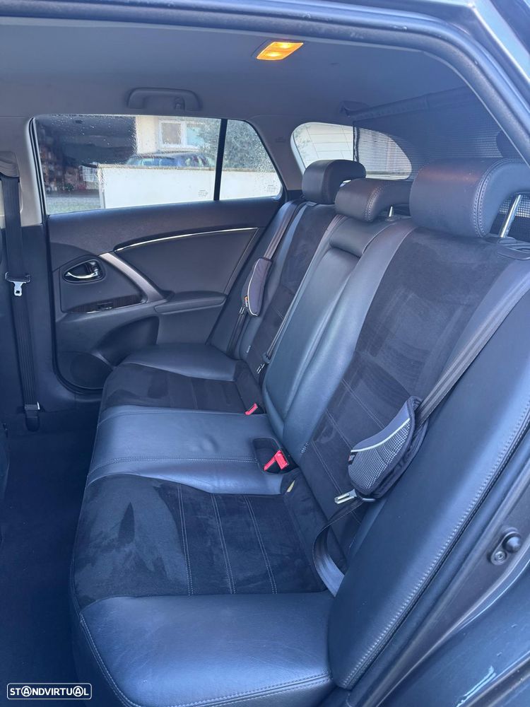 Toyota Avensis SD 2.0 D-4D Exclusive +GPS - 5