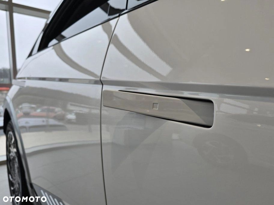 Hyundai IONIQ - 12