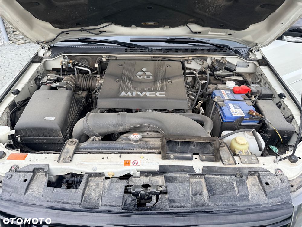 Mitsubishi Pajero - 20