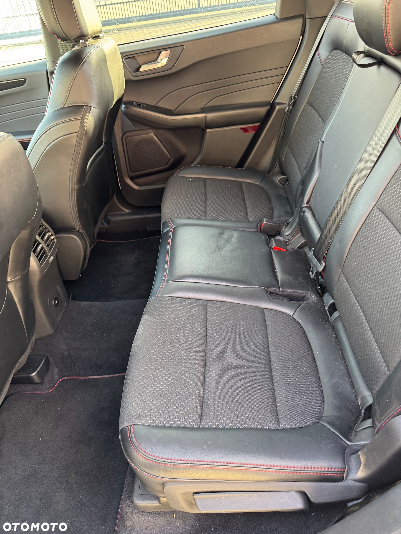 Ford Kuga 1.5 EcoBoost ST-LINE - 12