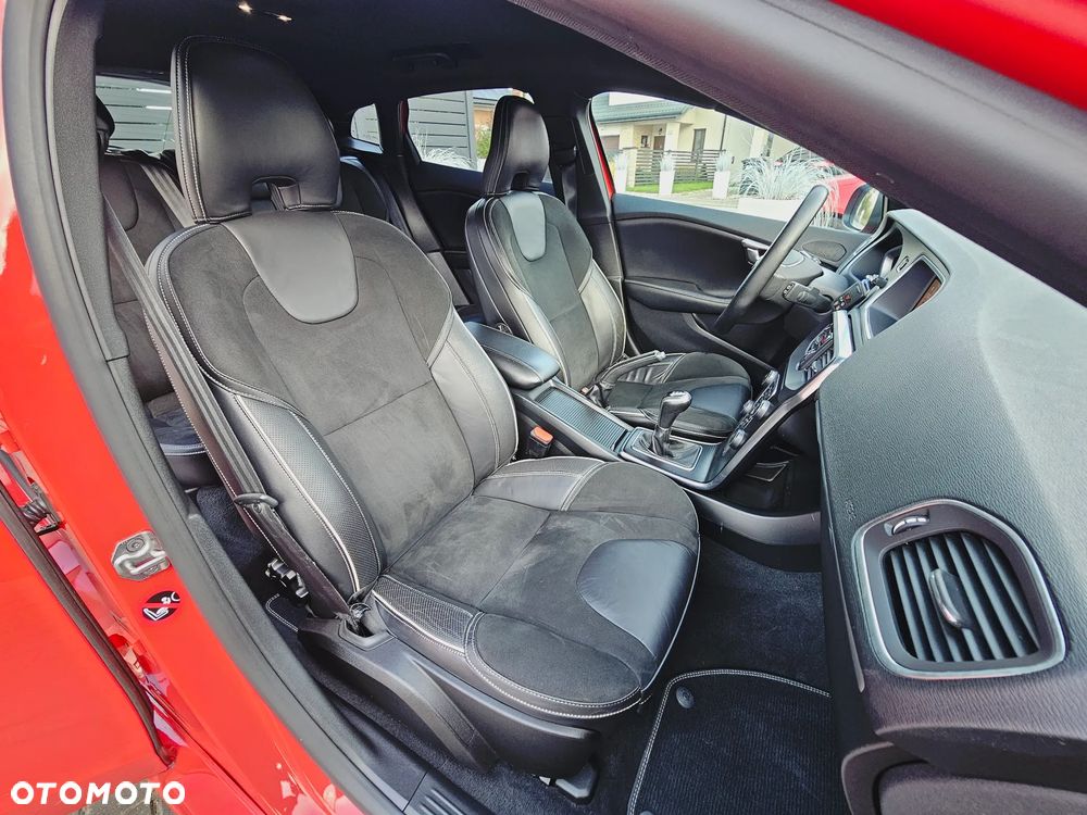 Volvo V40 D2 Drive-E R-Design Momentum - 33