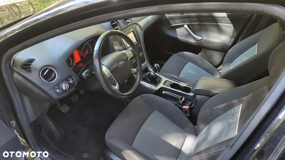 Ford Mondeo 2.0 TDCi Ghia - 12