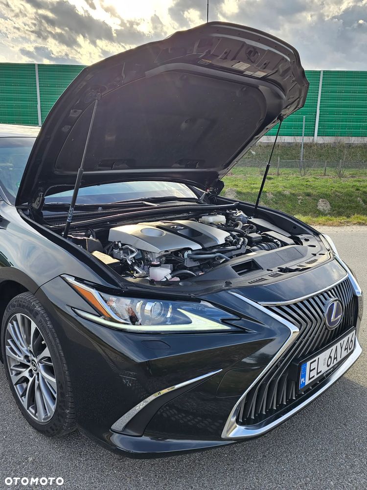 Lexus ES 300h Business Edition + - 27