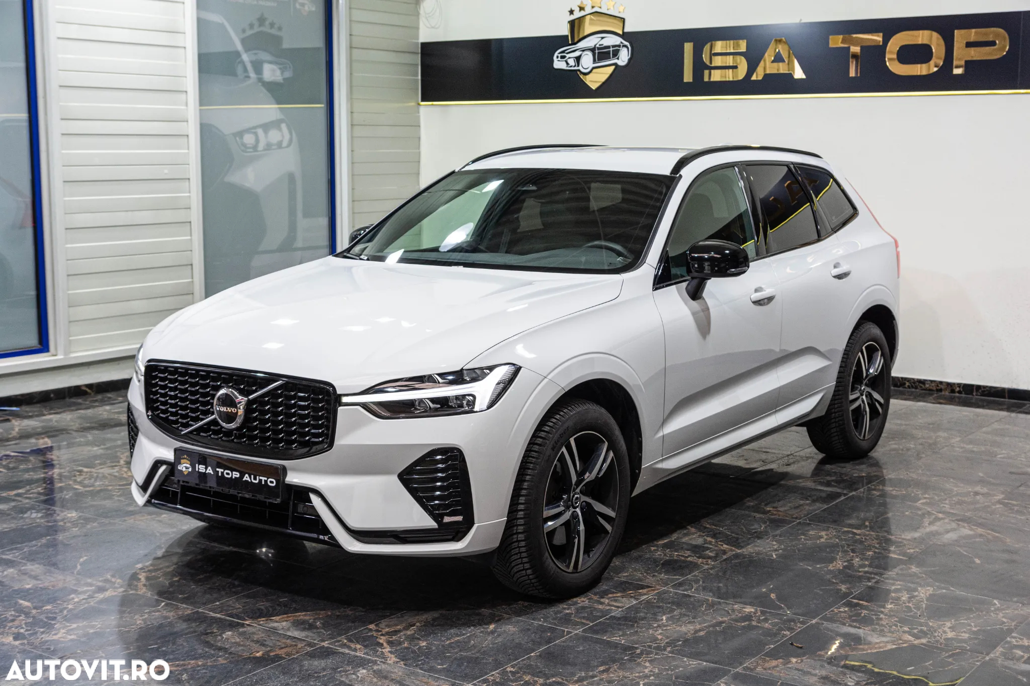 Volvo XC 60 B4 MHEV AT FWD Plus Dark - 10