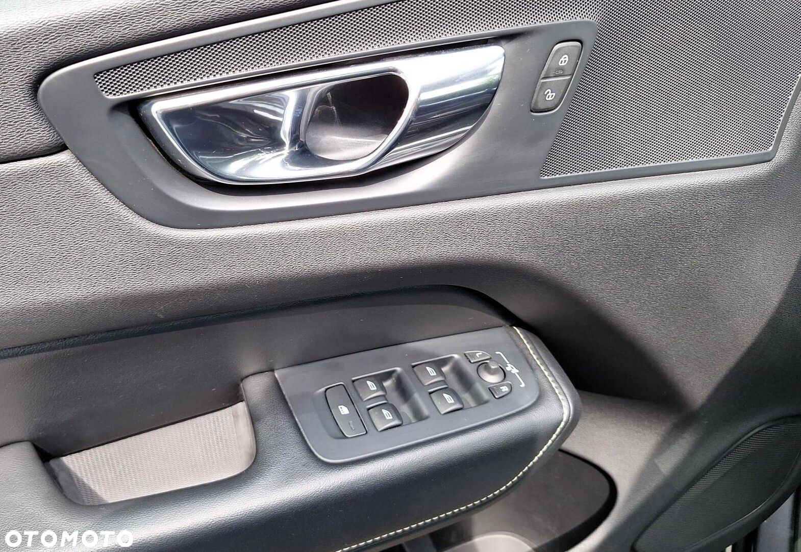 Volvo XC 60 D5 AWD R-Design - 9