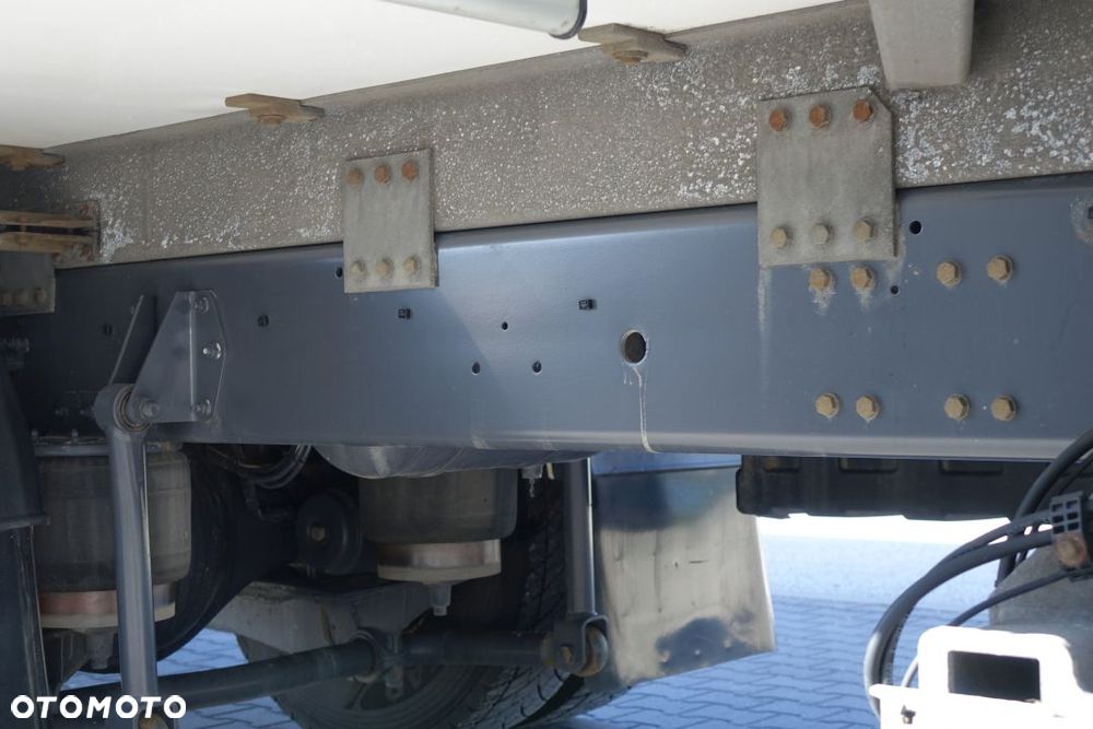 DAF LF 320 EURO 6/ CHŁODNIA PLASTOBLOK / CARRIER SUPRA 850Mt / AUTOMAT / DRZWI / WINDA ZAŁADUNKOWA - 16