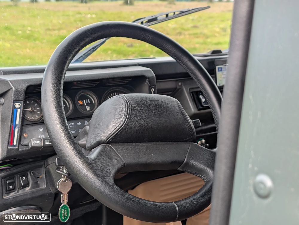 Land Rover Defender - 8